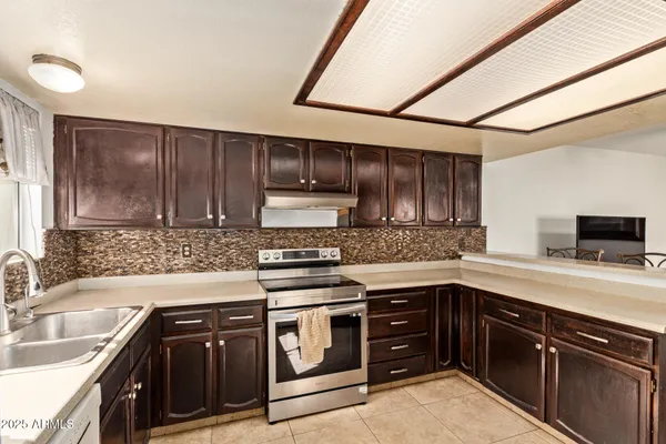 $2,100 | 501 East Topeka Drive, Phoenix, AZ 85024