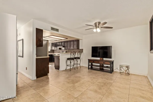 $1,999 | 501 East Topeka Drive, Phoenix, AZ 85024