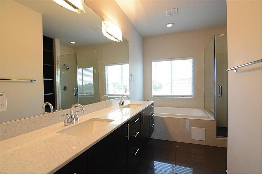 4708 Crawford Street Houston, TX 77004 - Photo 15 of 21 Primary bathroom
