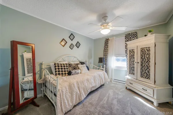 $192,500 | 2 Dogwood Lane, Manorville, NY 11949