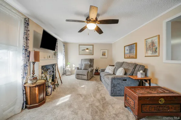 $192,500 | 2 Dogwood Lane, Manorville, NY 11949
