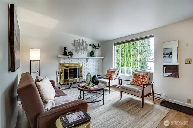 $668,000 | 14043 Burke Avenue North, Seattle, WA 98133