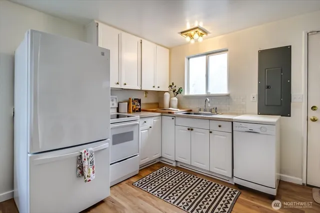 $668,000 | 14043 Burke Avenue North, Seattle, WA 98133