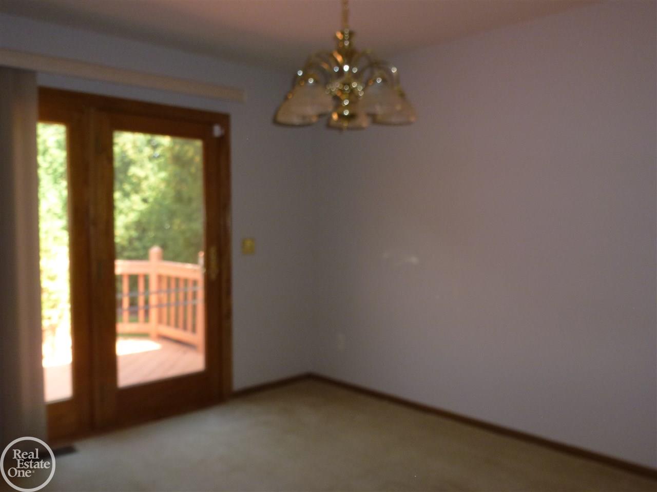 445 Mayapple Court Rochester Hills, MI 48307 - Photo 9 of 32
