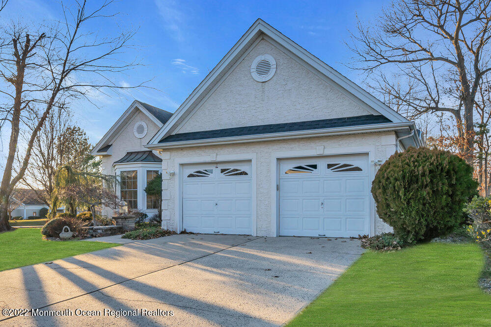 48 Winged Foot Road Jackson, NJ 08527 - Photo 4 of 69 a front view of a house with a yard and garage