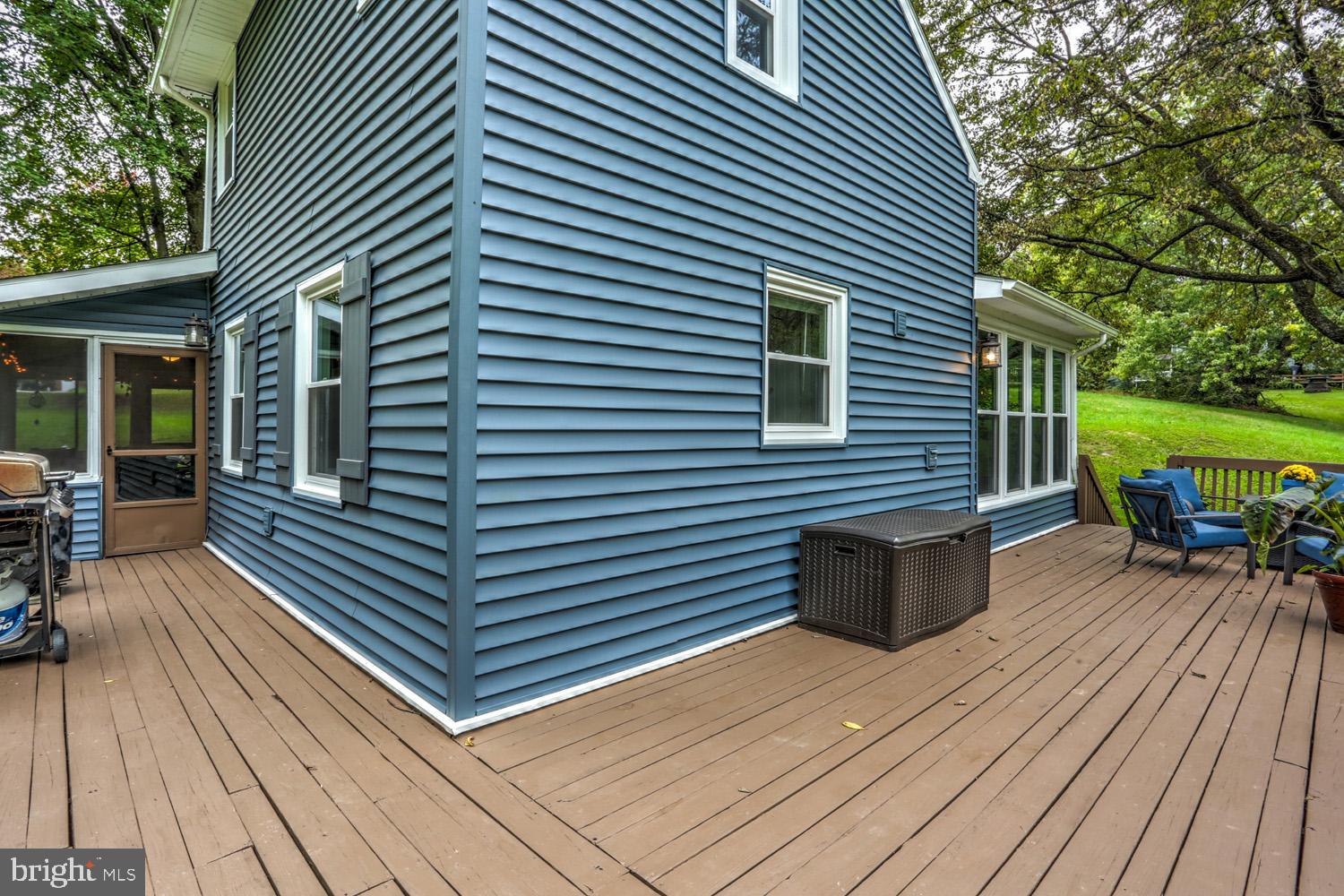 2905 Spring Valley Road Lancaster, PA 17601 - Photo 18 of 58 34 x 10 wrap around 2 sides deck