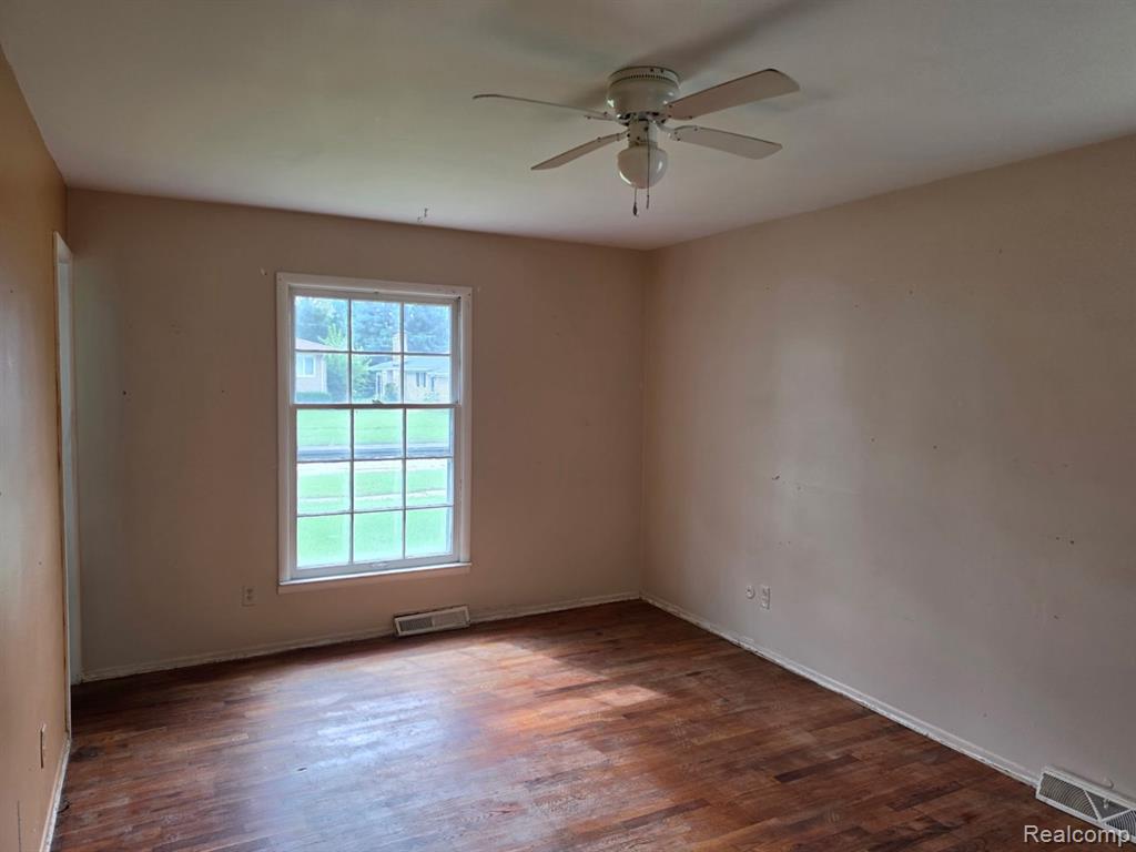 1842 Springfield Street Flint, MI 48503 - Photo 5 of 13 Gallery Image 5