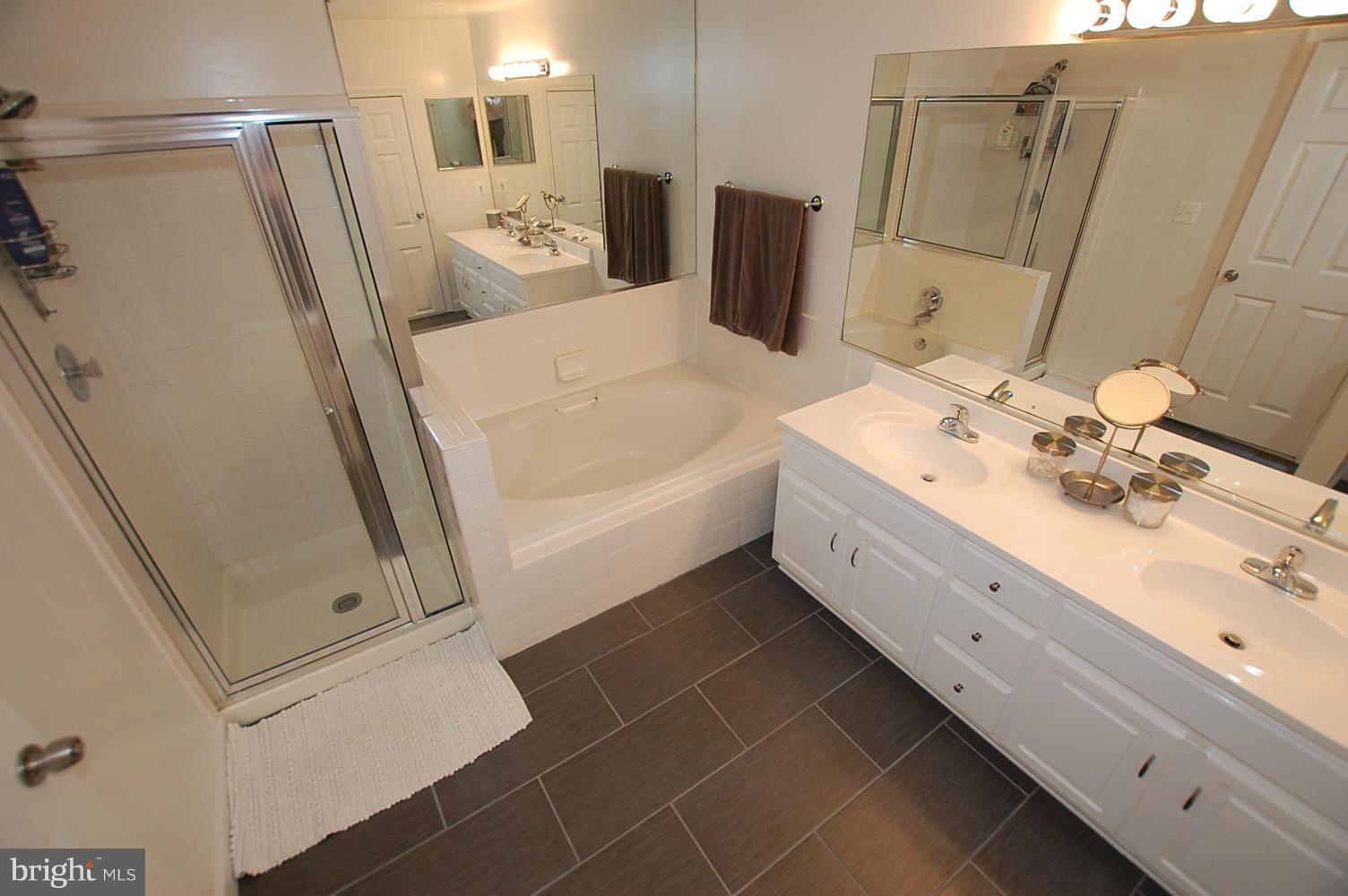 408 Ridgepoint Place, Unit 36 Gaithersburg, MD 20878 - Photo 9 of 29 Bath (Master)