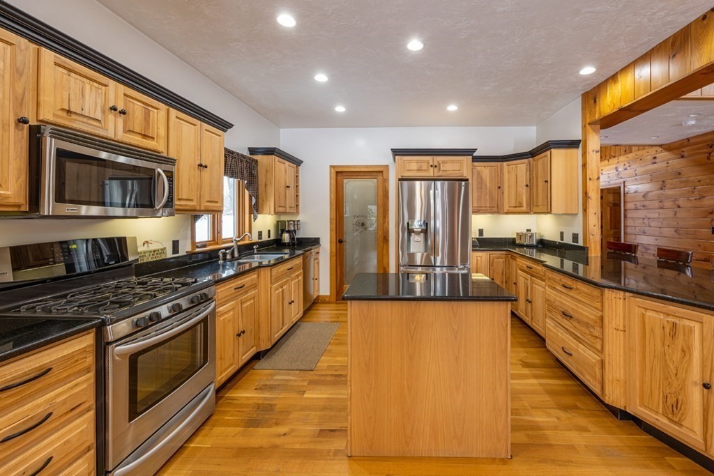 98 Federal Hill Road Oxford, MA 01540 - Photo 12 of 40 Gallery Image 12