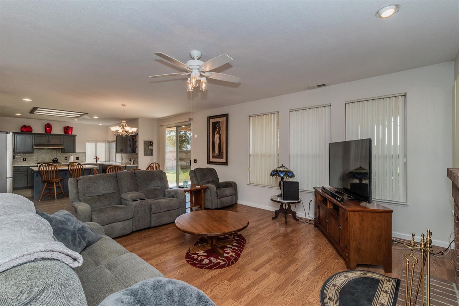1973 North Sunny Lane Reedley, CA 93654 - Photo 9 of 49 Gallery Image 9