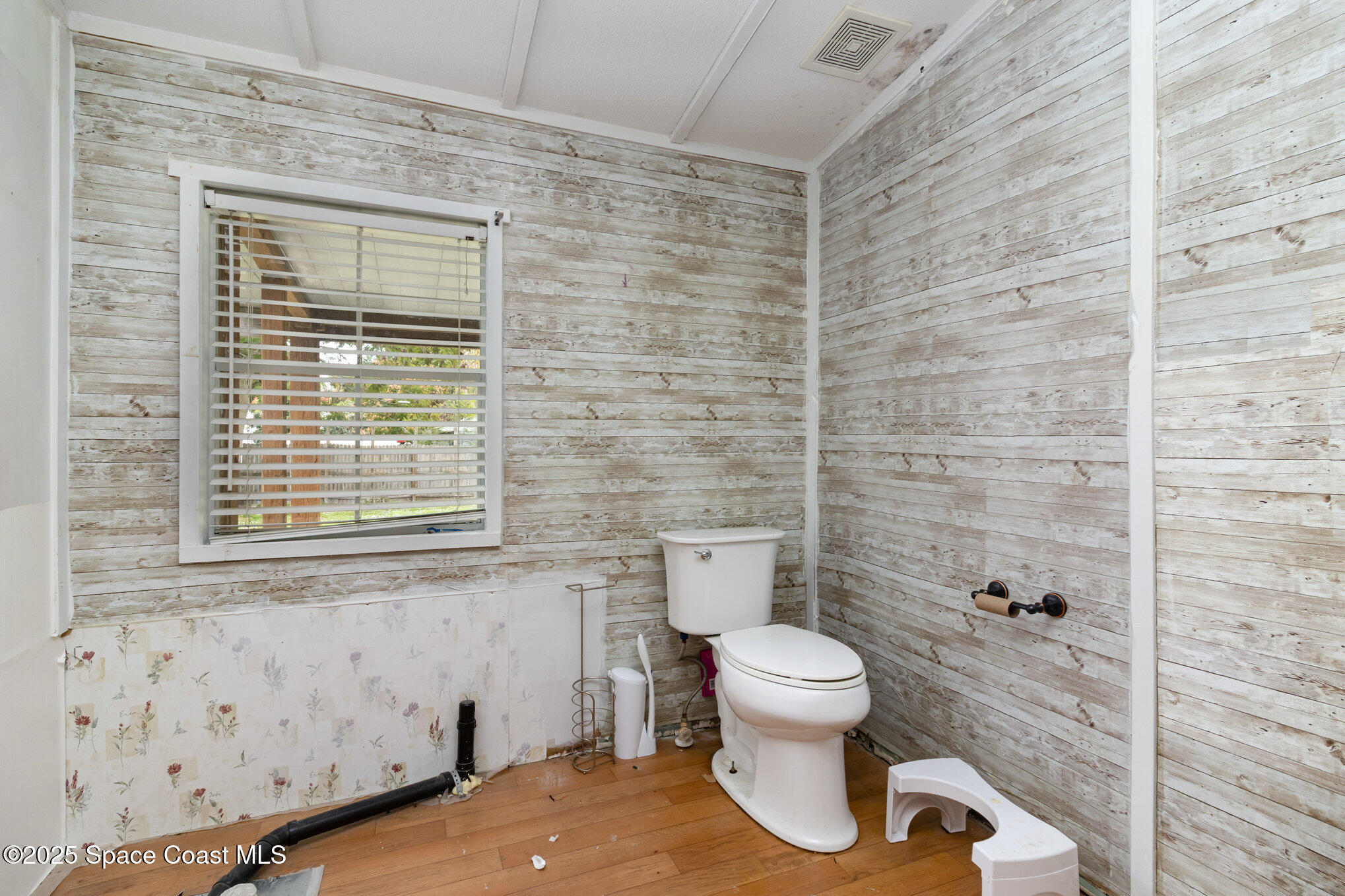 344 Robyn Street Cocoa, FL 32927 - Photo 10 of 21 a bathroom with a toilet and a sink