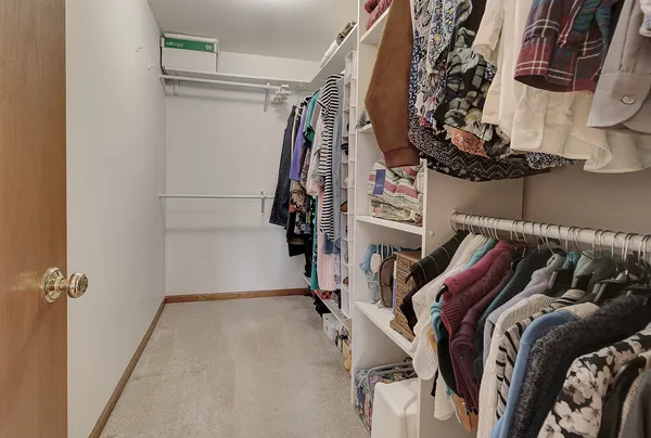 $399,000 | 2117 Wesmere Lakes Drive, Plainfield, IL 60586