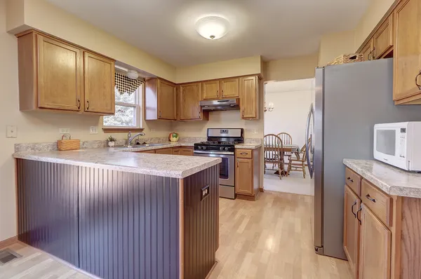 $399,000 | 2117 Wesmere Lakes Drive, Plainfield, IL 60586