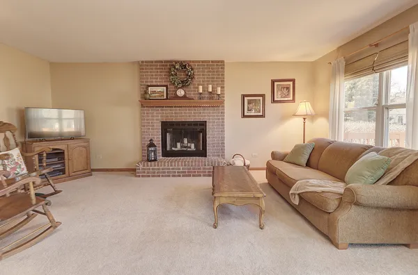 $399,000 | 2117 Wesmere Lakes Drive, Plainfield, IL 60586