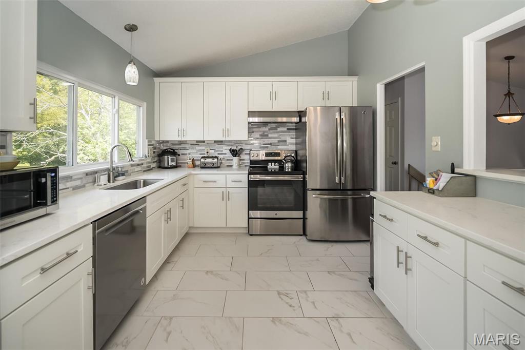 101 Holly Green Drive Ballwin, MO 63021 - Photo 12 of 35