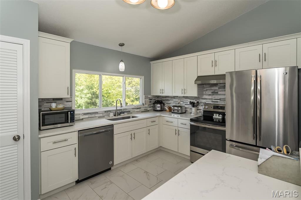 101 Holly Green Drive Ballwin, MO 63021 - Photo 13 of 35