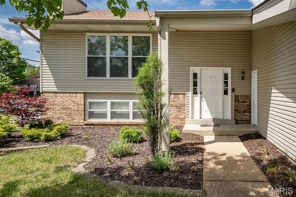 101 Holly Green Drive Ballwin, MO 63021 - Photo 2 of 35