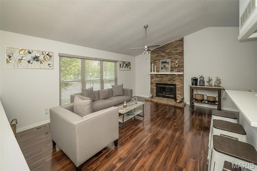 101 Holly Green Drive Ballwin, MO 63021 - Photo 4 of 35