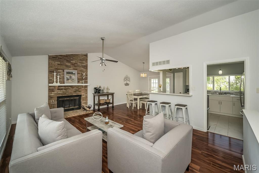 101 Holly Green Drive Ballwin, MO 63021 - Photo 7 of 35