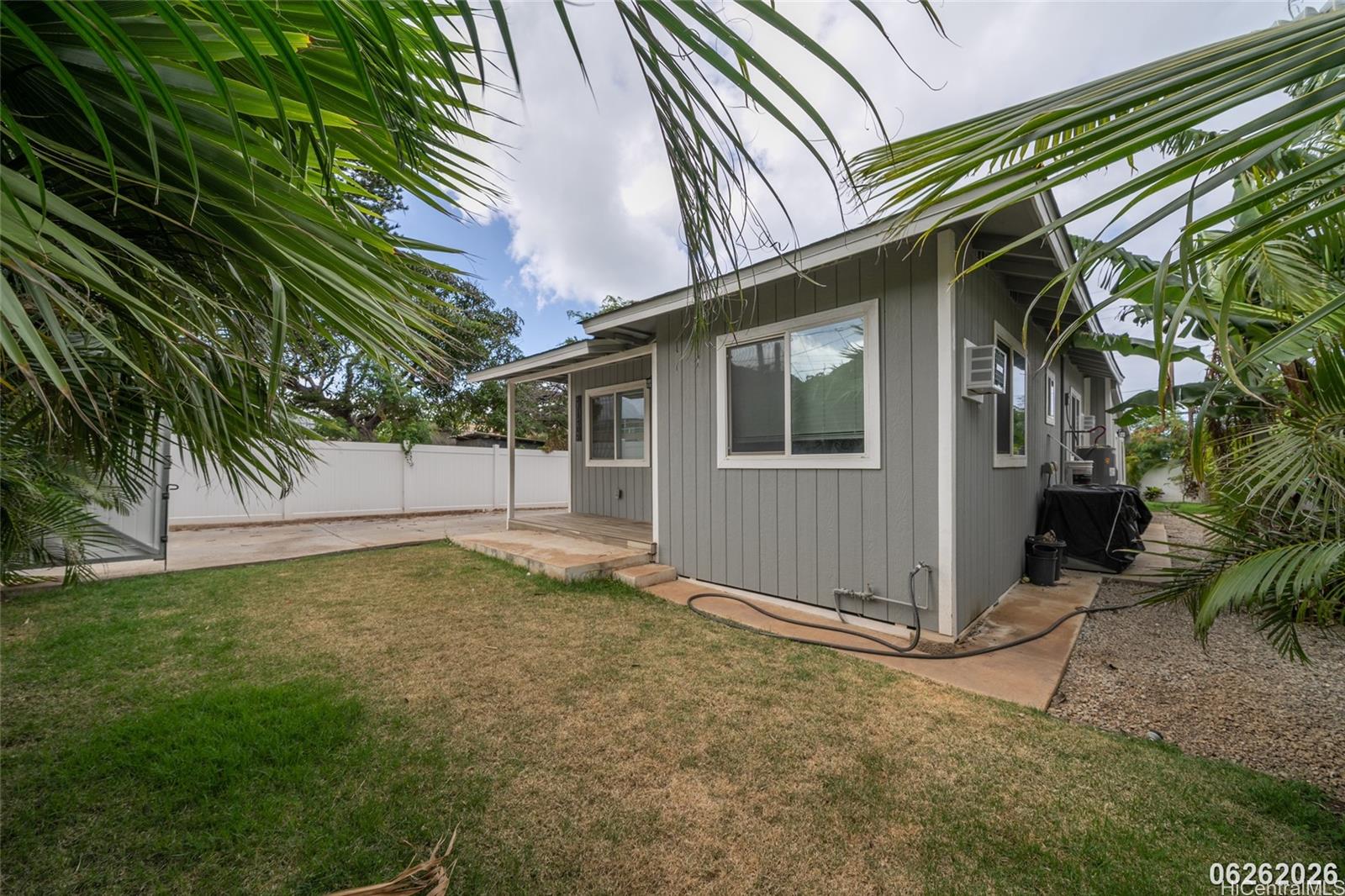 87-1409 Akowai Road Waianae, HI 96792 - Photo 7 of 25 a backyard of a house