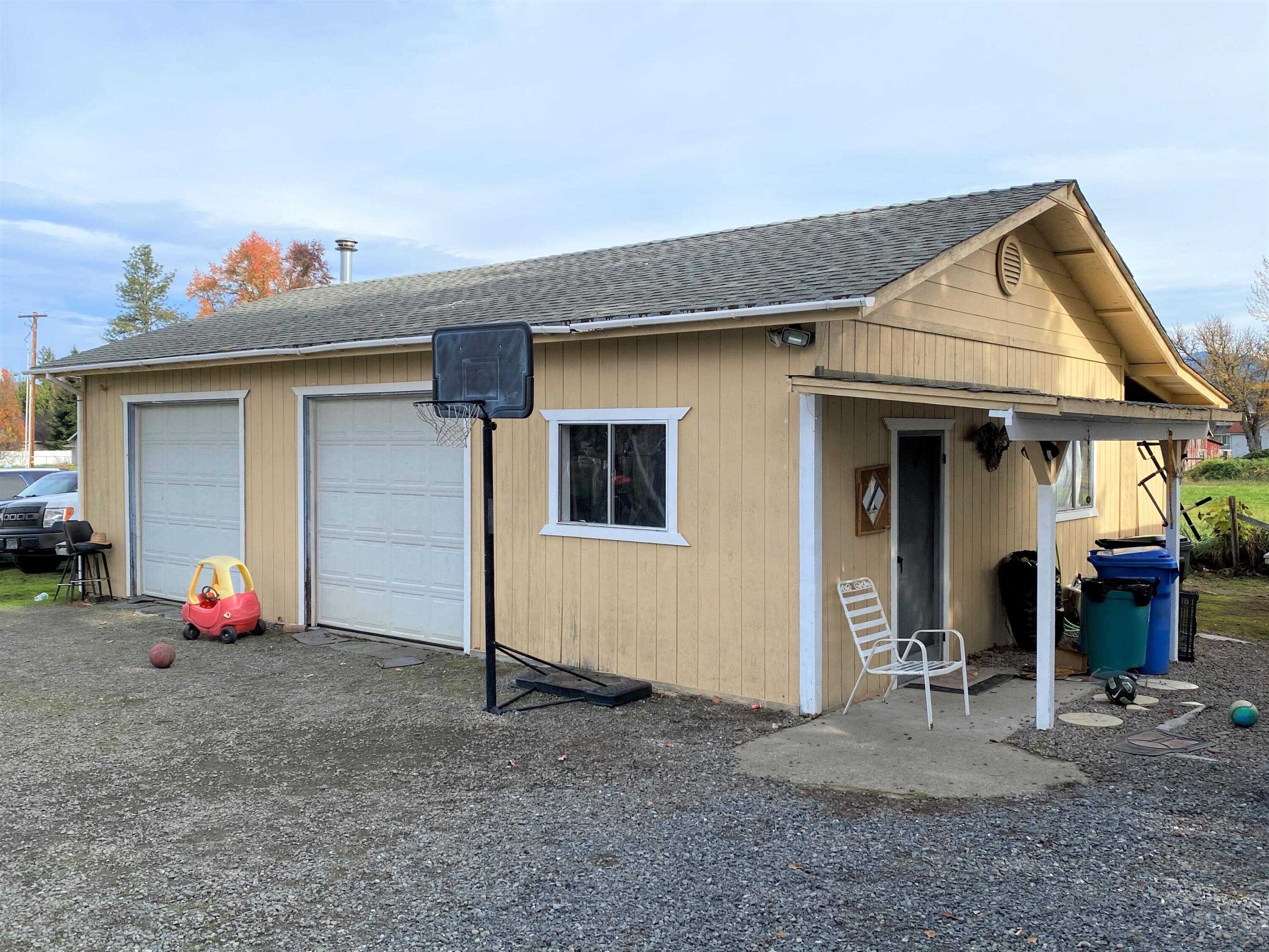 3595 South River Road Grants Pass, OR 97527 - Photo 21 of 23 So River Det Gar/Shop