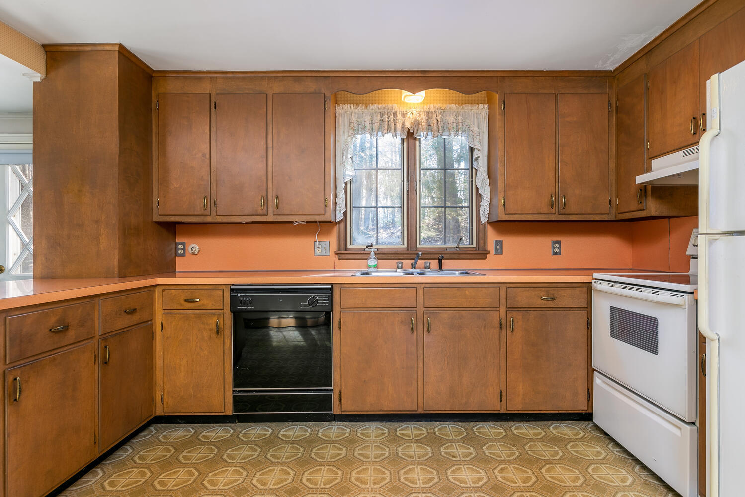 124 Oakhurst Road Cape Elizabeth, ME 04107 - Photo 4 of 32 124 Oakhurst Rd Cape Elizabeth-large-007