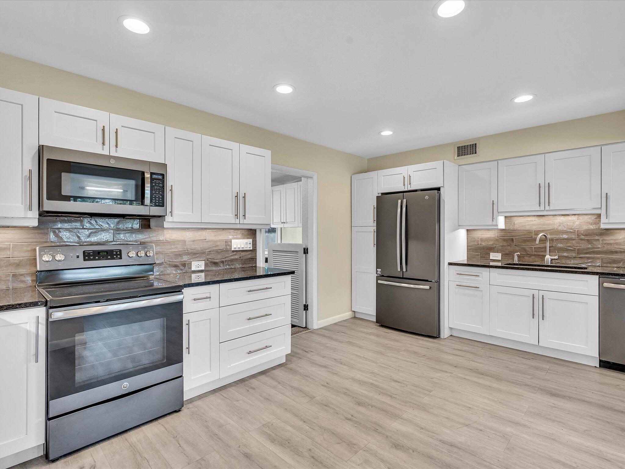 607 West Perry Street Lantana, FL 33462 - Photo 19 of 49 Kitchen