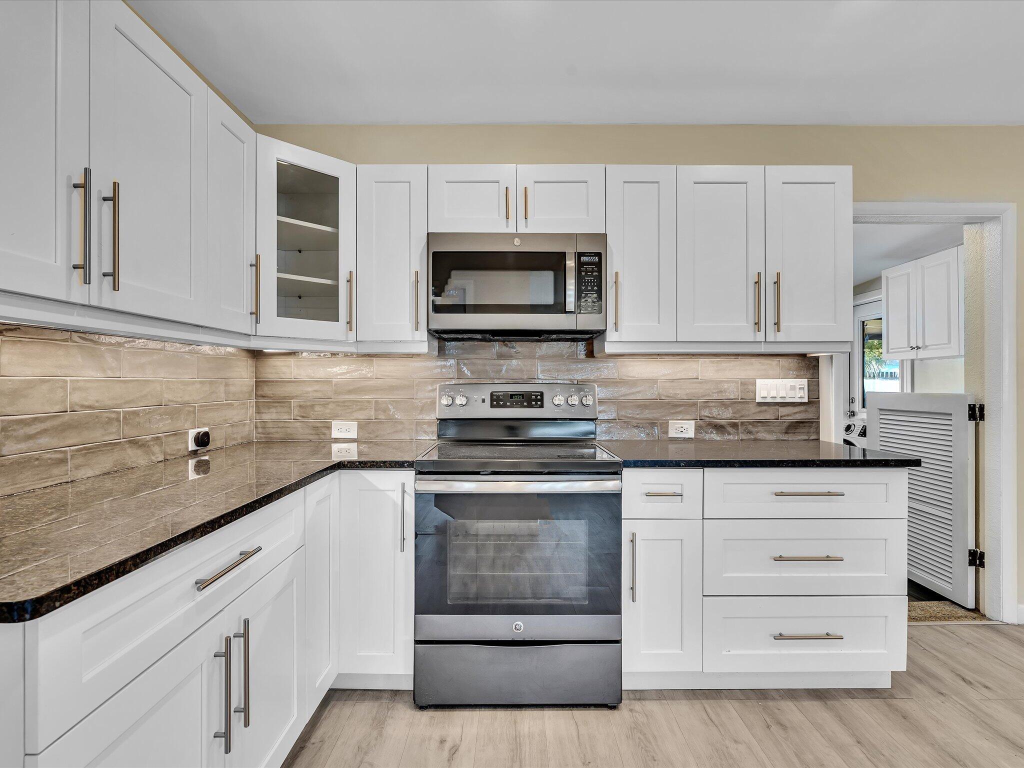 607 West Perry Street Lantana, FL 33462 - Photo 21 of 49 Kitchen