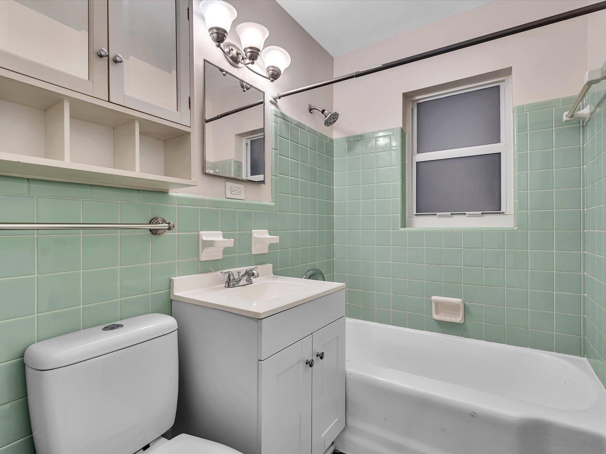 607 West Perry Street Lantana, FL 33462 - Photo 33 of 49 Bathroom 1