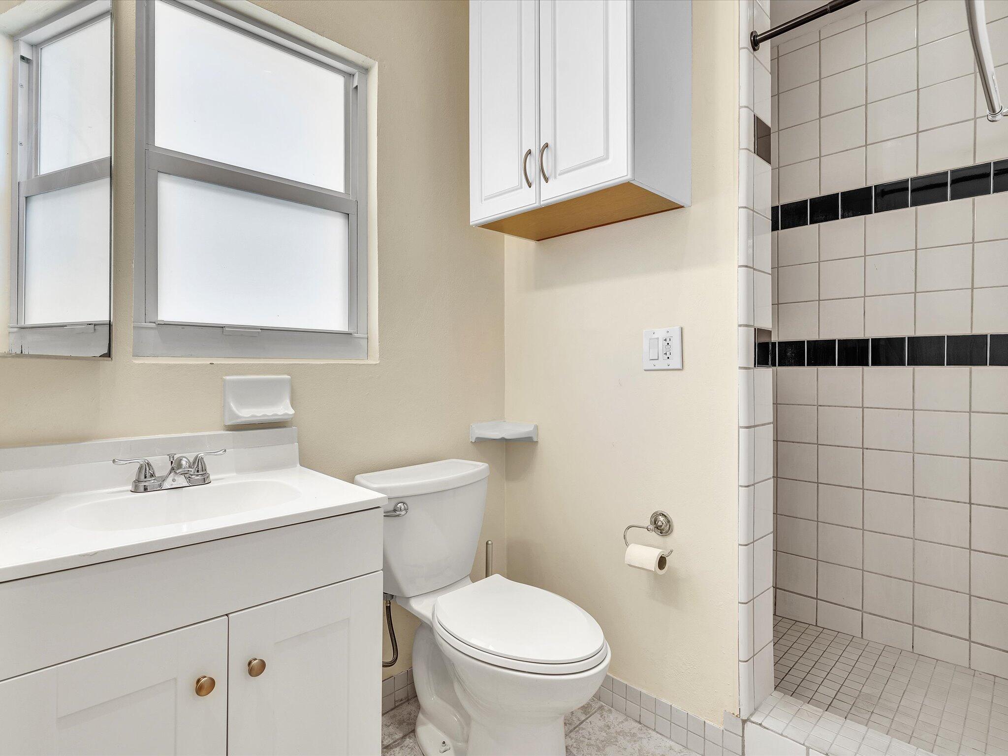 607 West Perry Street Lantana, FL 33462 - Photo 35 of 49 Bathroom 2