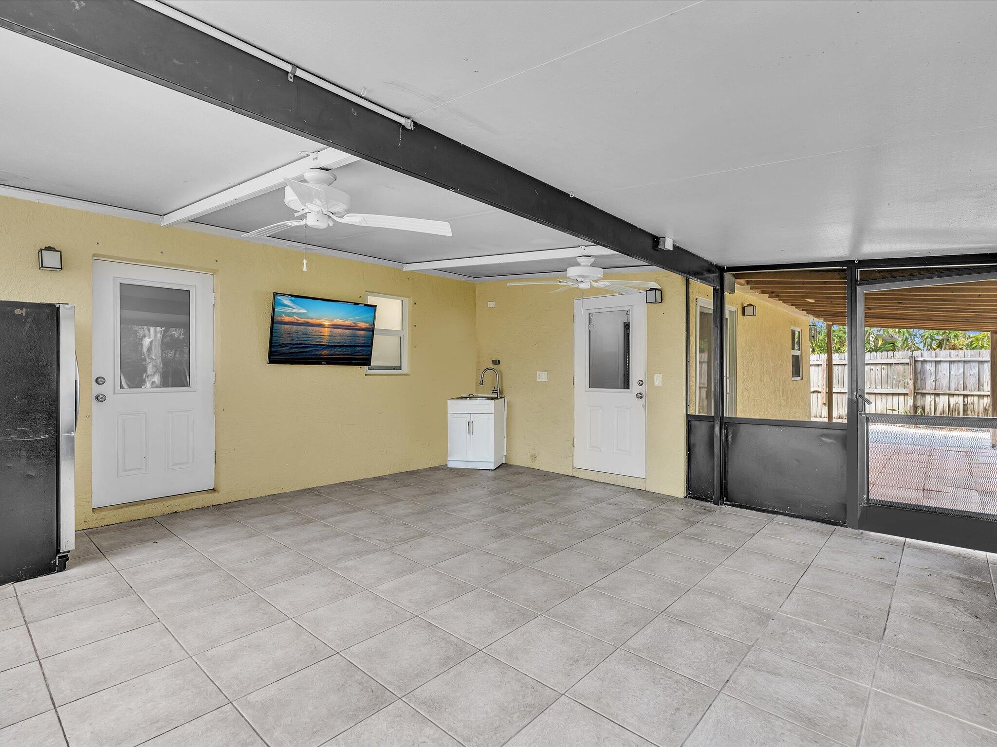 607 West Perry Street Lantana, FL 33462 - Photo 38 of 49 Screened Lanai