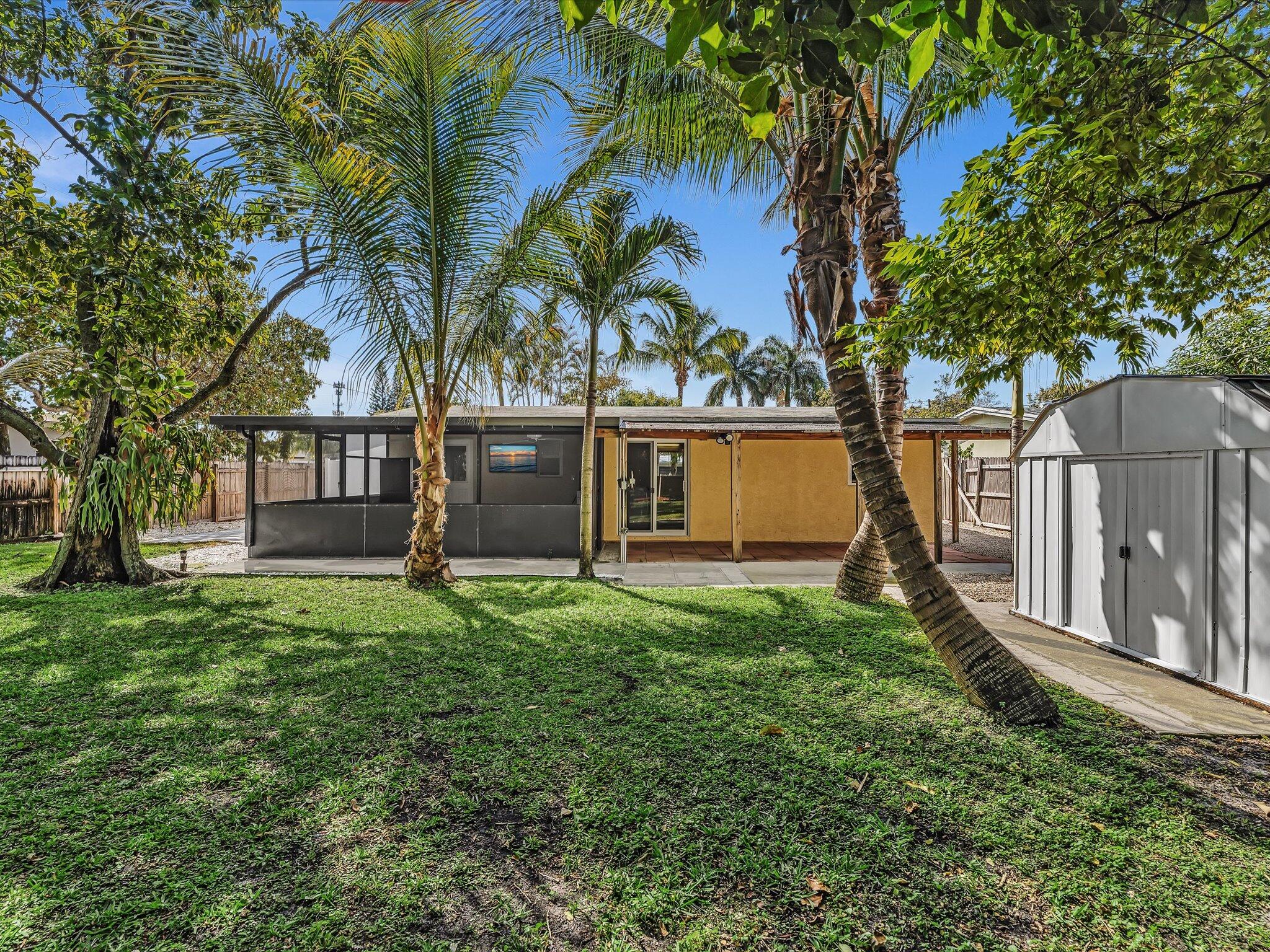 607 West Perry Street Lantana, FL 33462 - Photo 43 of 49 Yard