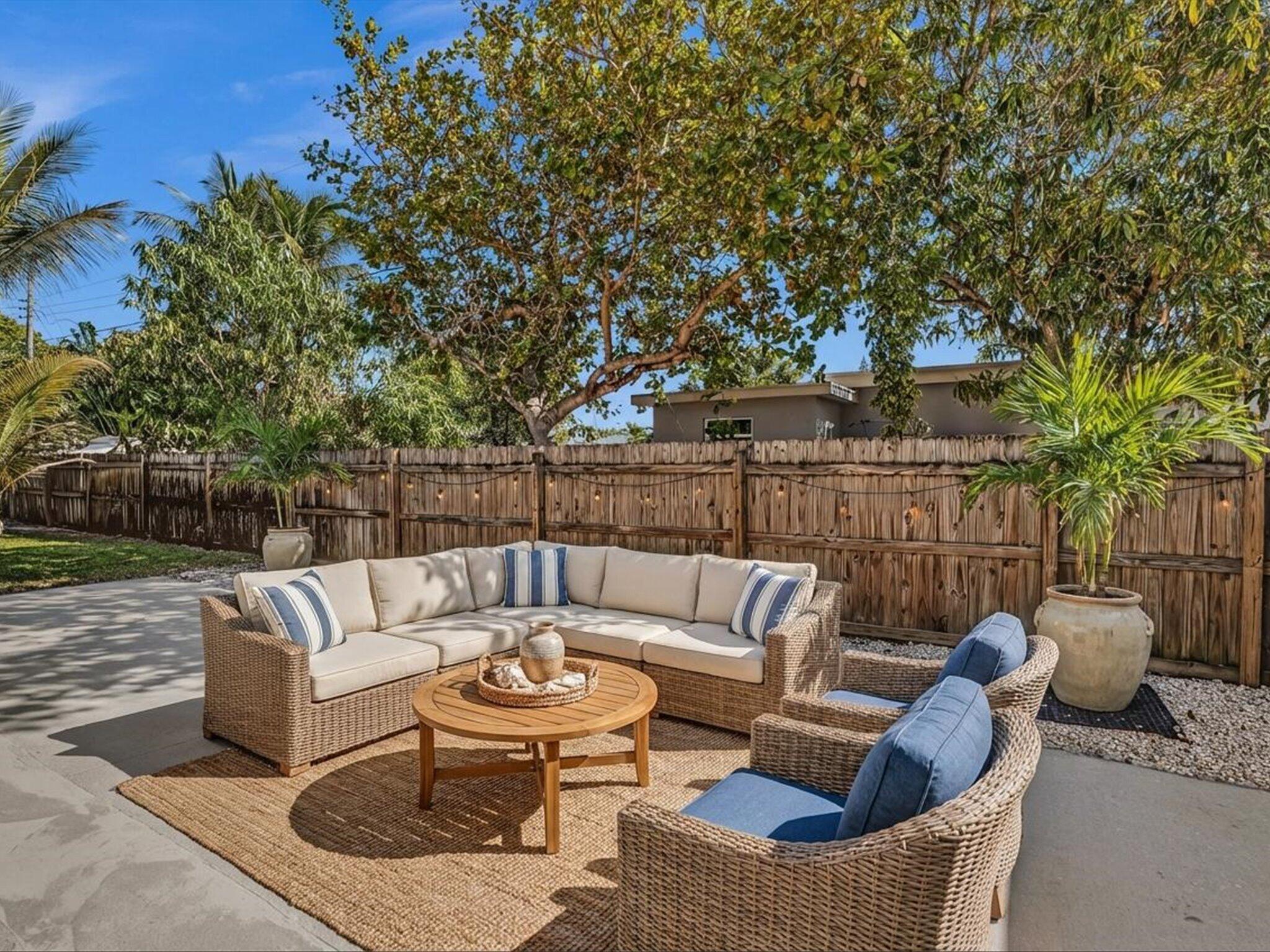 607 West Perry Street Lantana, FL 33462 - Photo 45 of 49 Outdoor living area