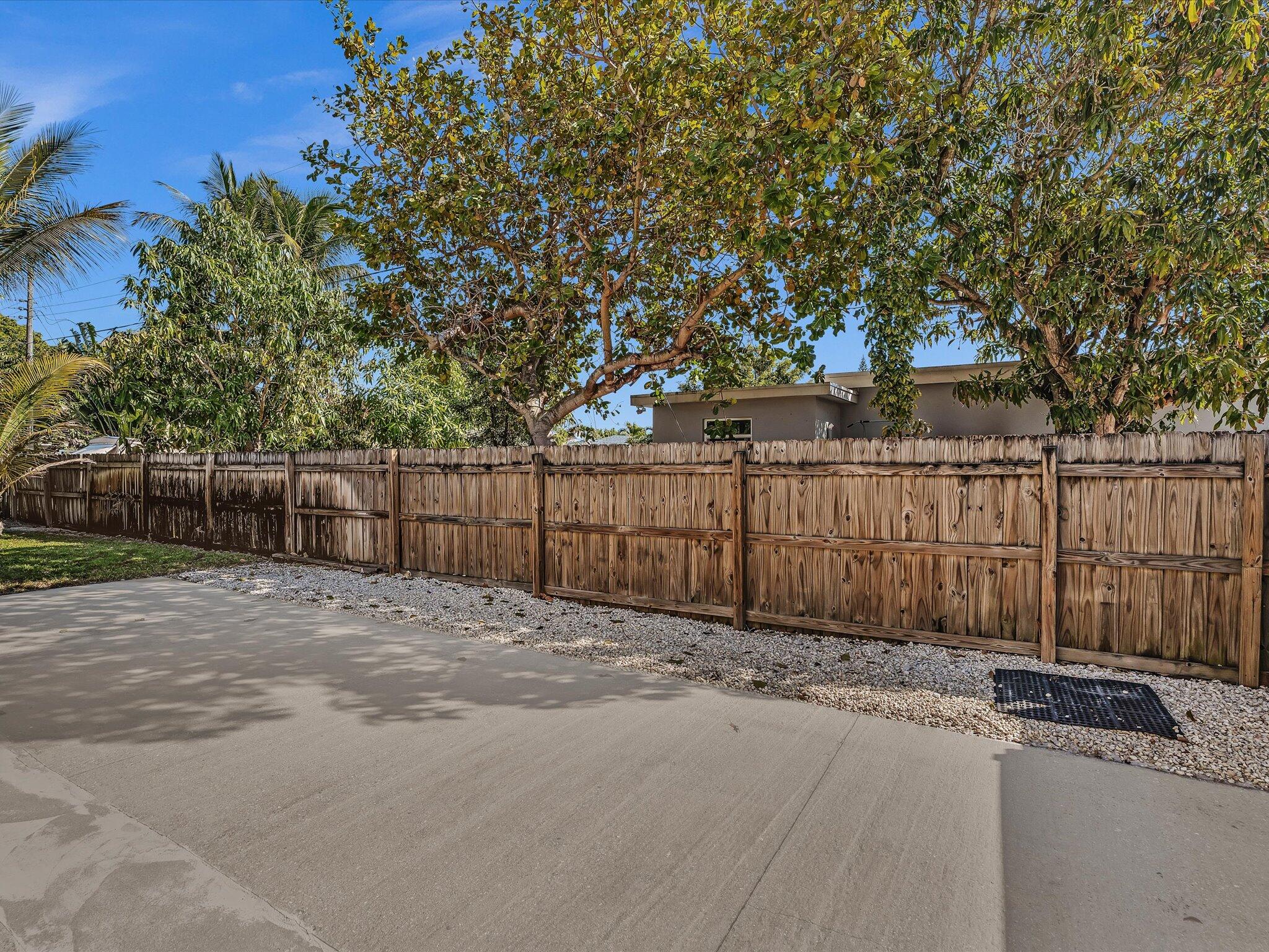 607 West Perry Street Lantana, FL 33462 - Photo 46 of 49 Gated parking