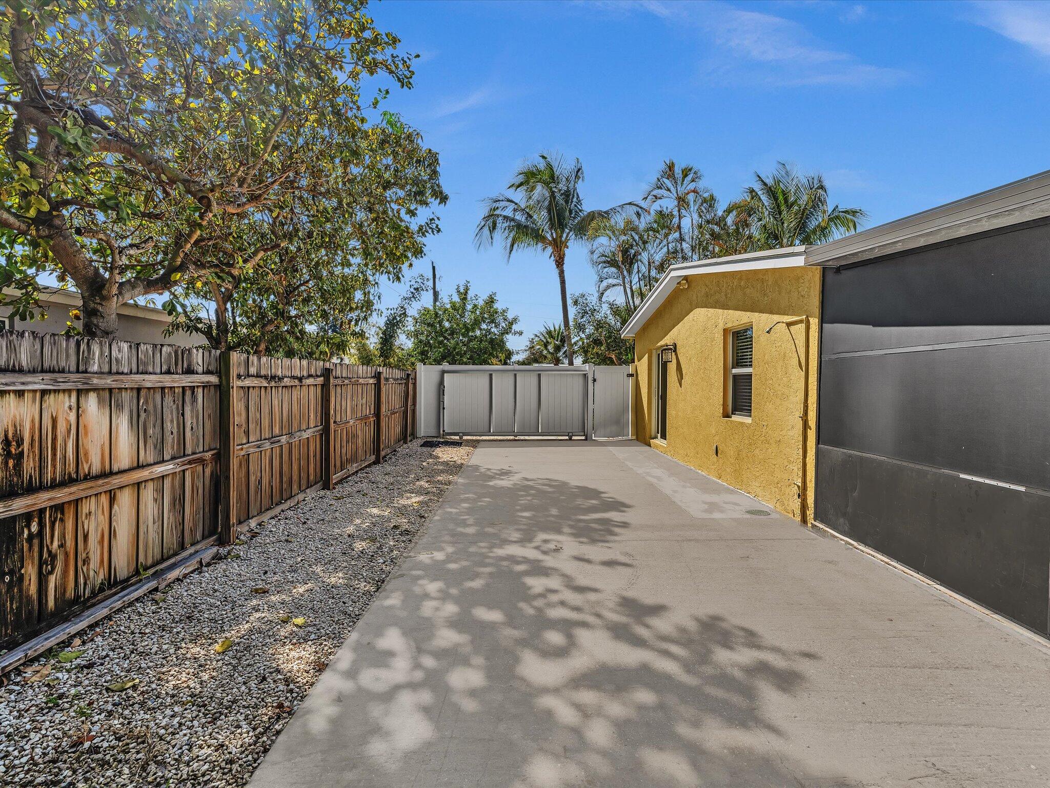 607 West Perry Street Lantana, FL 33462 - Photo 48 of 49 fenced parking