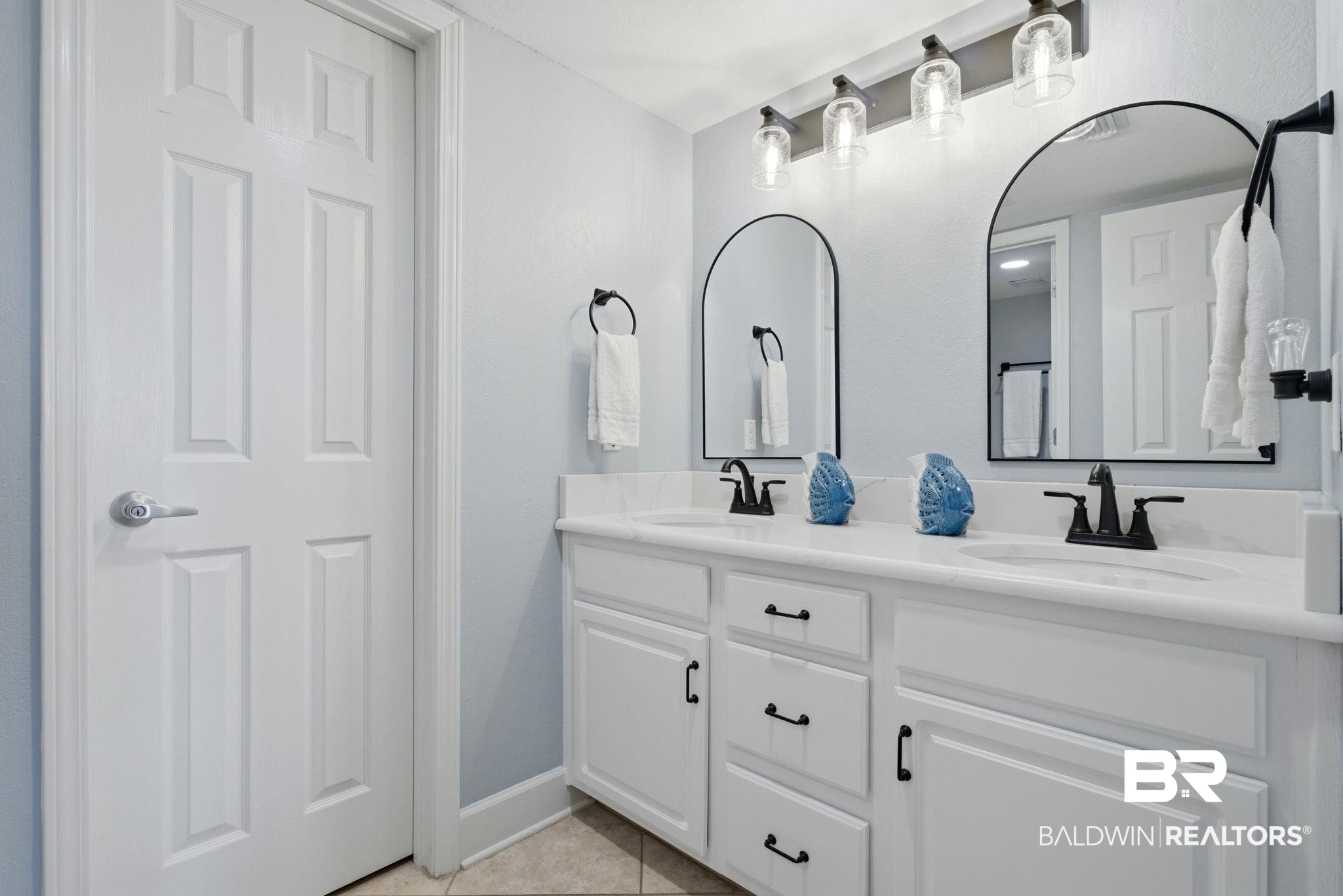 16284 Perdido Key Drive, Unit 912 Perdido Key, FL 32507 - Photo 33 of 49 Full bathroom with double vanity and light tile patterned flooring