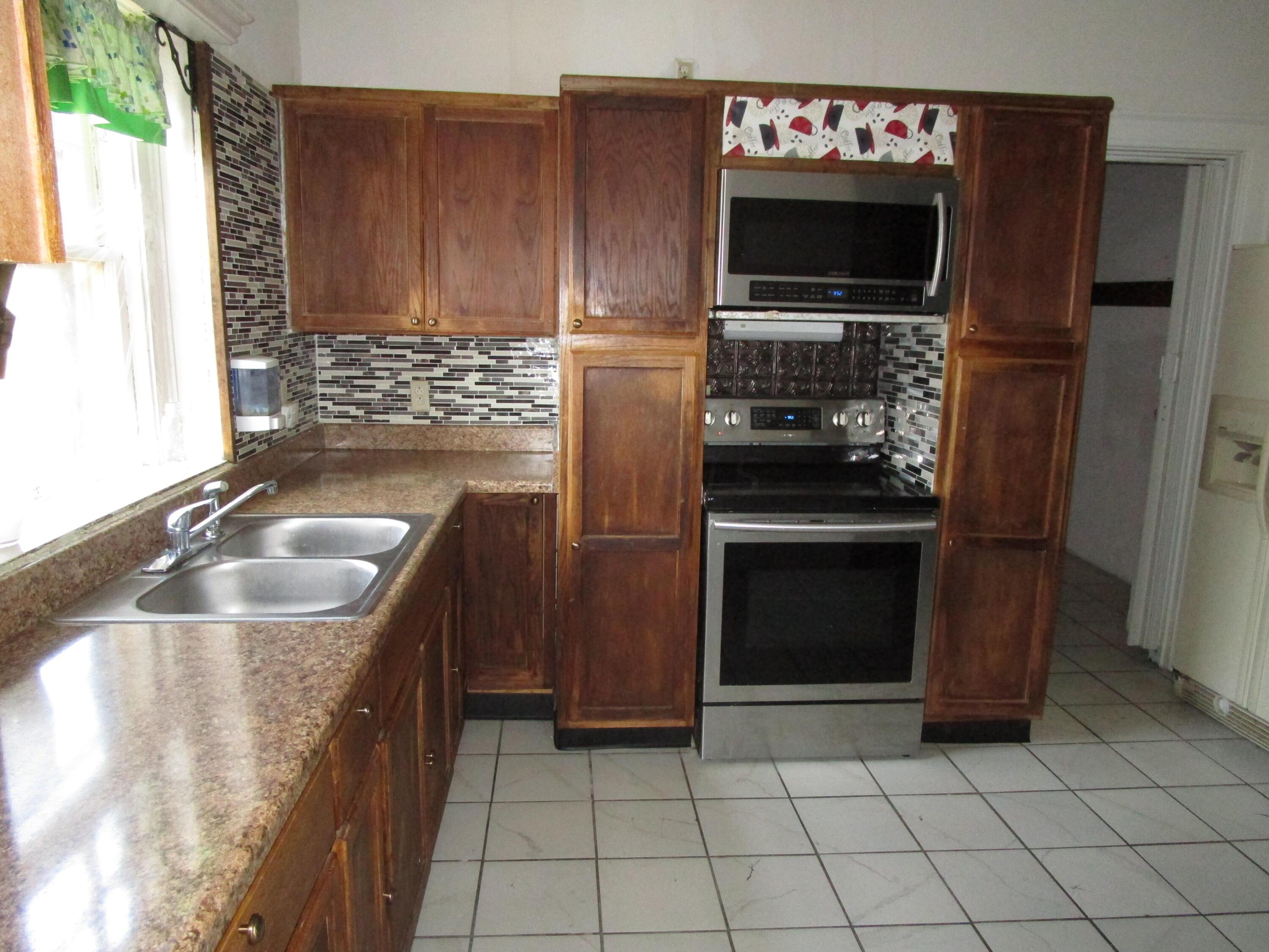 1311 Kenton Street Springfield, OH 45505 - Photo 16 of 42 Kitchen