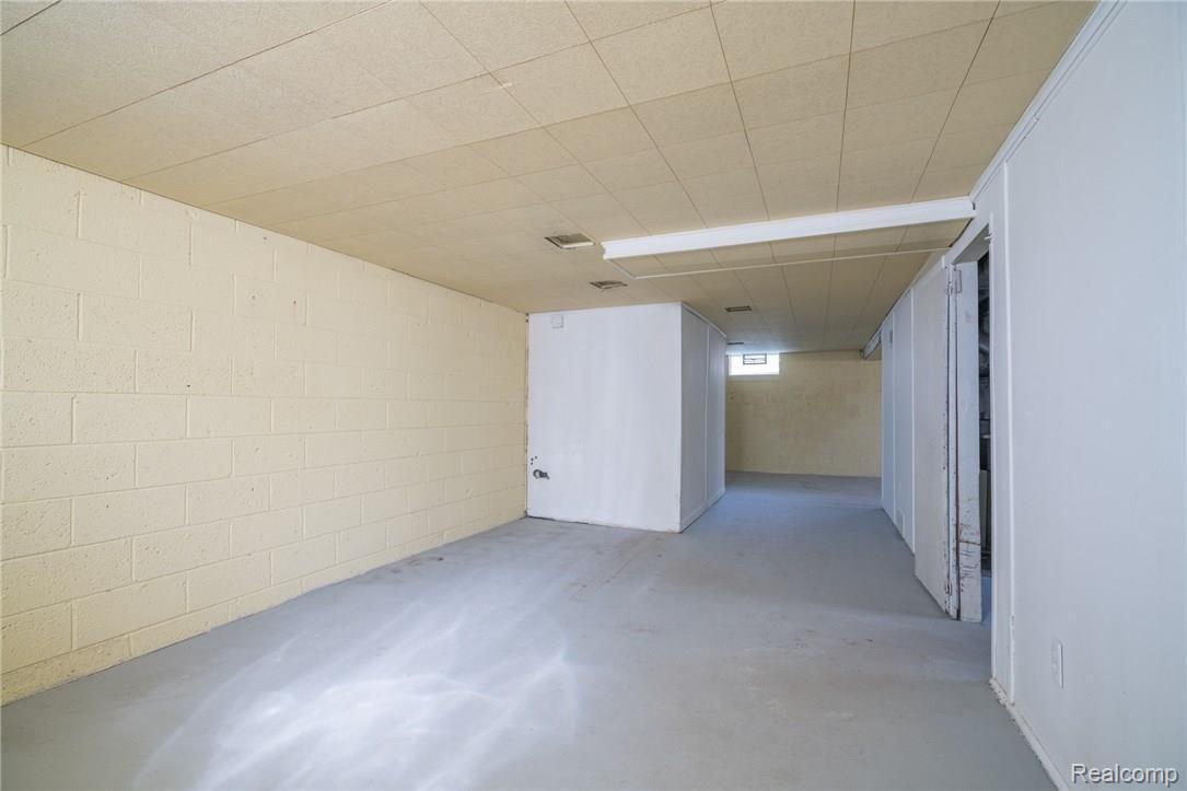 15320 Frazho Road Roseville, MI 48066 - Photo 25 of 28 Frazho-25.jpg