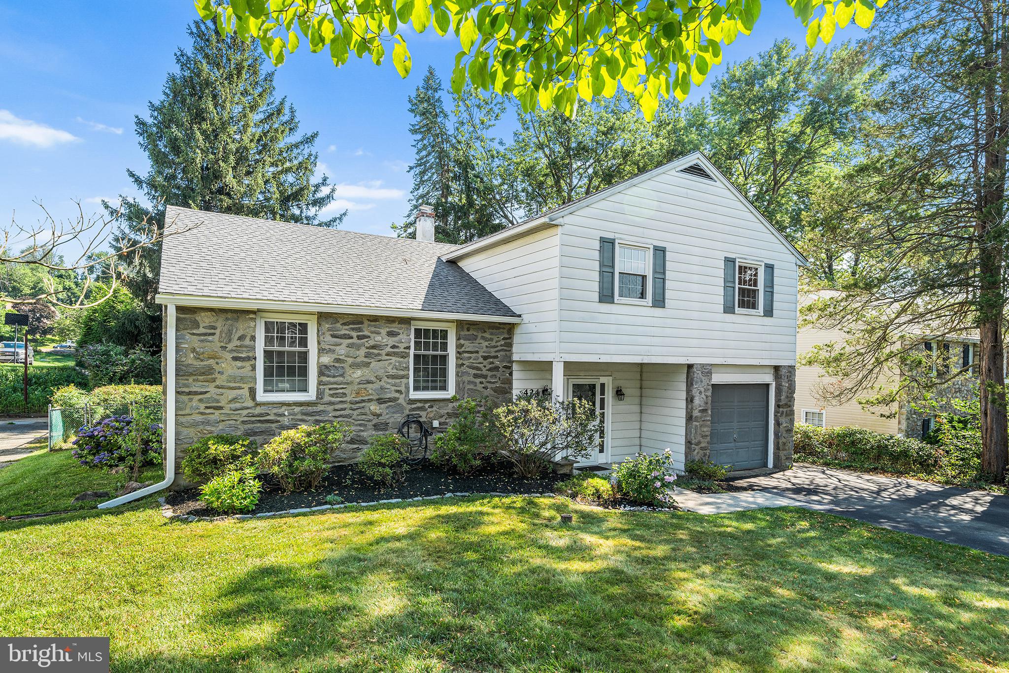 424 Foulke Lane Springfield, PA 19064 - Photo 2 of 46 Gallery Image 2