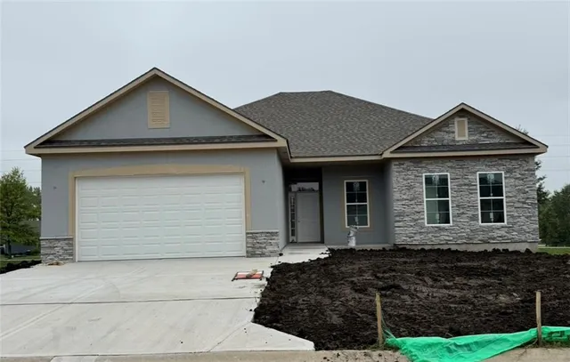 $484,900 | 11407 Trevor Drive, Peculiar, MO 64078