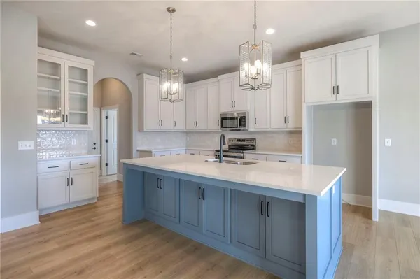 $479,900 | 11407 Trevor Drive, Peculiar, MO 64078