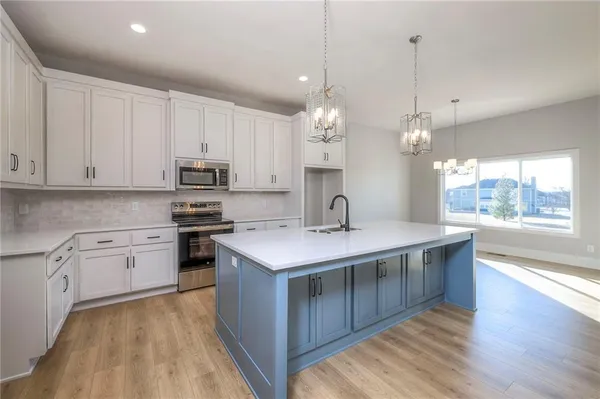 $479,900 | 11407 Trevor Drive, Peculiar, MO 64078