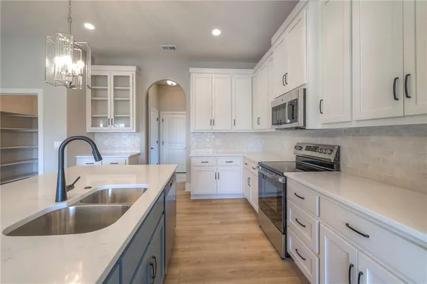 $479,900 | 11407 Trevor Drive, Peculiar, MO 64078