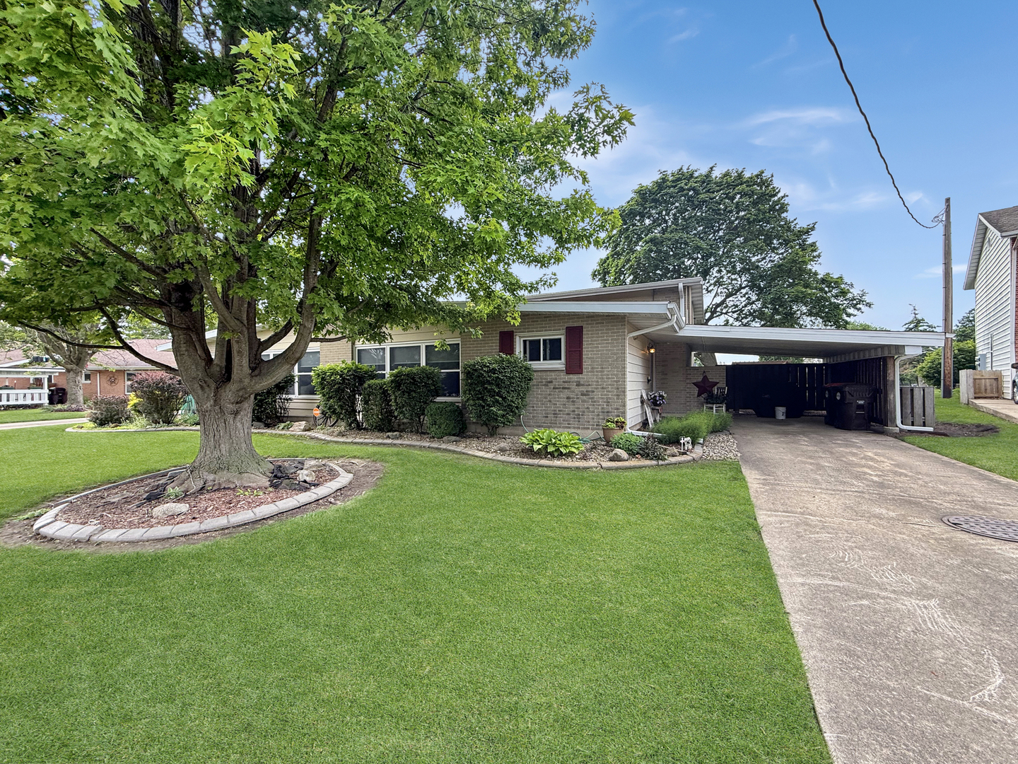 1616 Golfview Circle Rantoul, IL 61866 - Photo 4 of 33