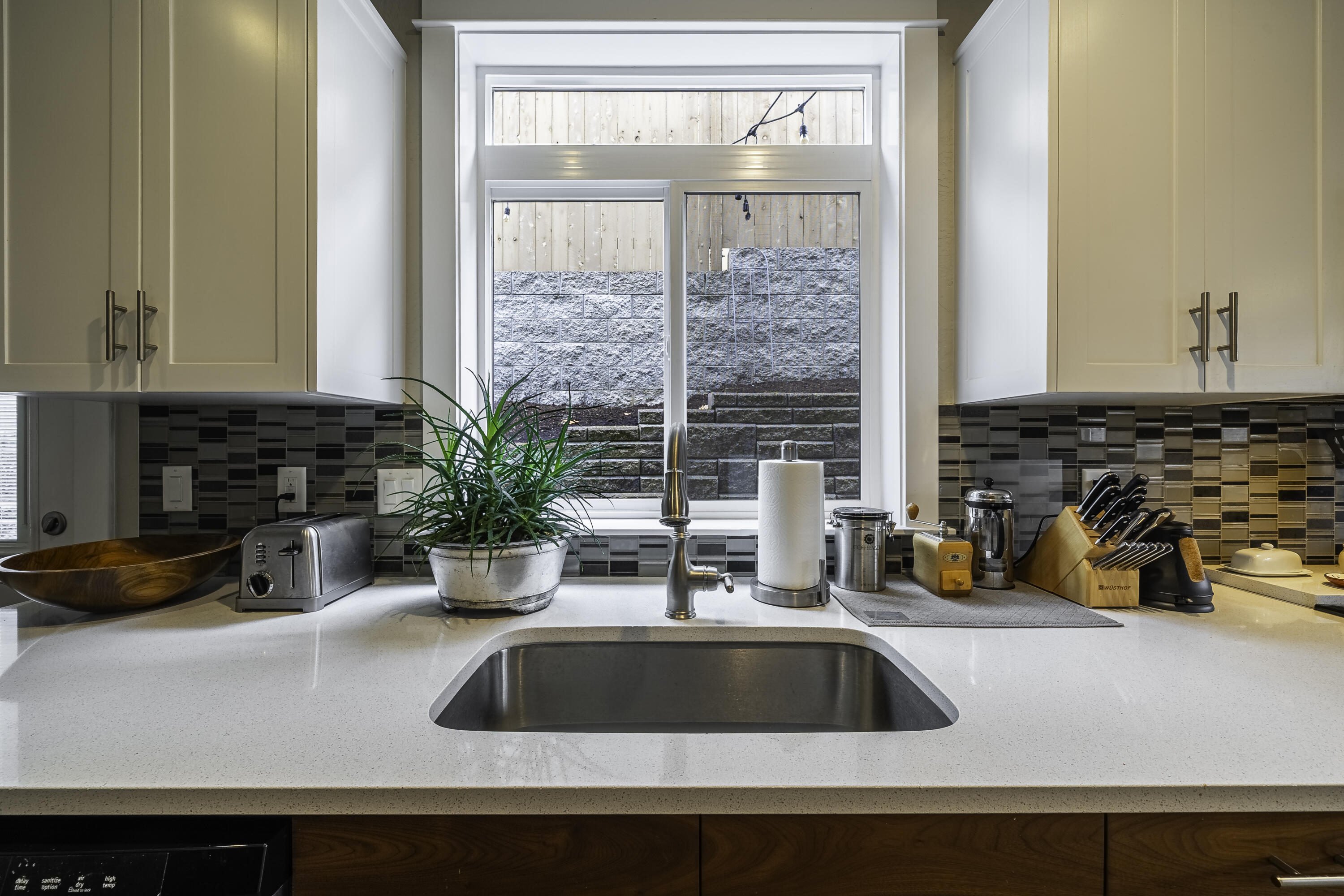 946 Stone Ridge Avenue Ashland, OR 97520 - Photo 15 of 26 DSC06375-Edit