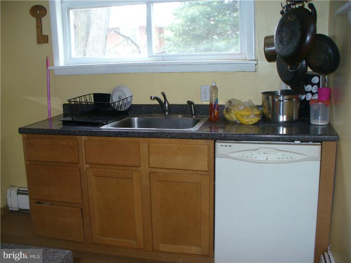 208 East Roland Road Brookhaven, PA 19015 - Photo 5 of 7 Kitchen