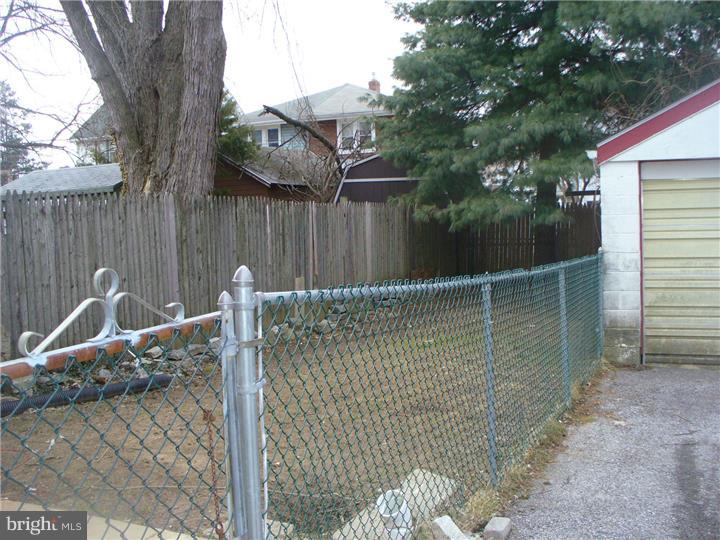 208 East Roland Road Brookhaven, PA 19015 - Photo 6 of 7 Exterior Back