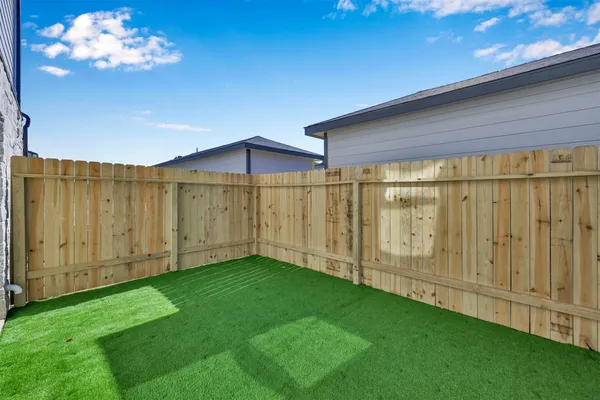 a view of a backyard with tub