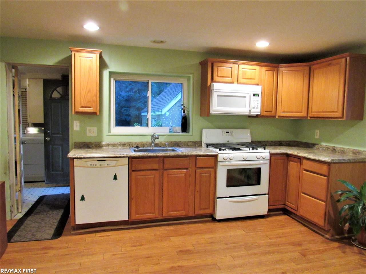 2058 Ridgemont Road Grosse Pointe Woods, MI 48236 - Photo 3 of 21