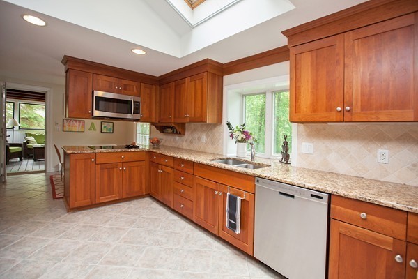 18 Volunteer Road Hingham, MA 02043 - Photo 8 of 28 Gallery Image 8